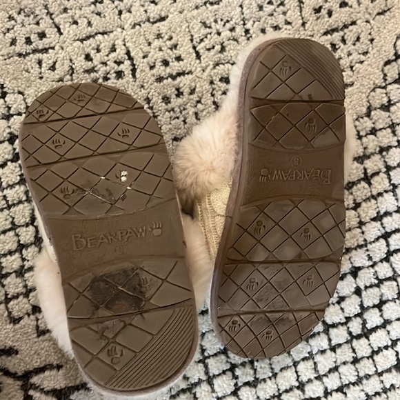 Bearpaw slippers. - Picture 3 of 3